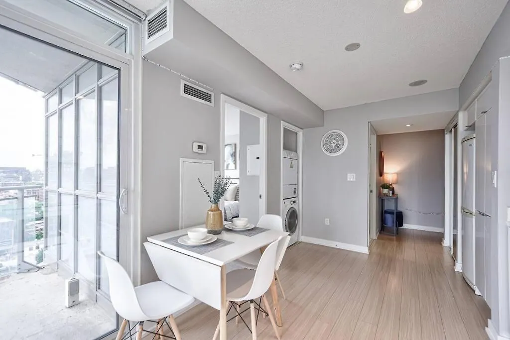 Entertainment District 1 Bedroom Free Parking Dt Toronto Canada