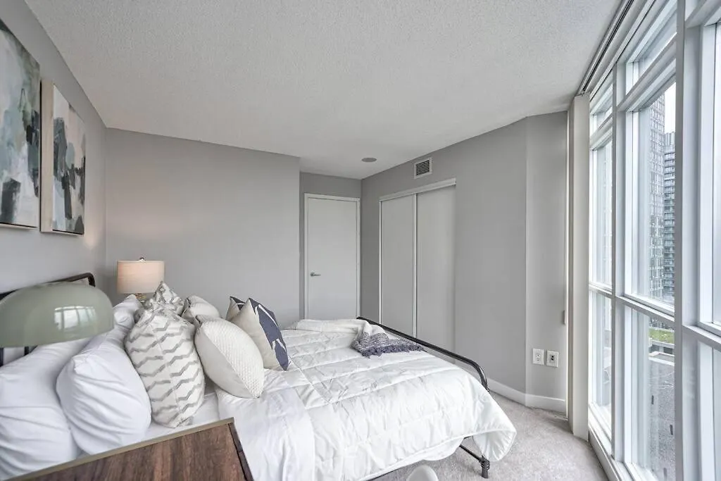 Entertainment District 1 Bedroom Free Parking Dt Toronto Canada