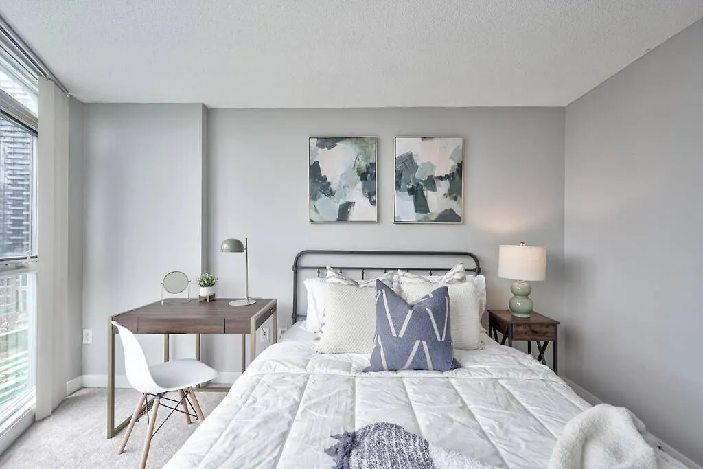Entertainment District 1 Bedroom Free Parking Dt Toronto Apartment