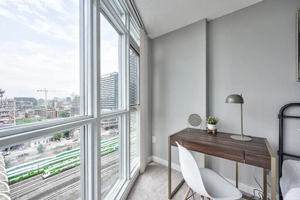 Entertainment District 1 Bedroom Free Parking Dt Toronto Apartment