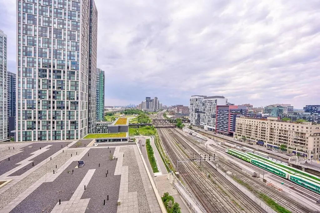 Entertainment District 1 Bedroom Free Parking Dt Toronto Apartment